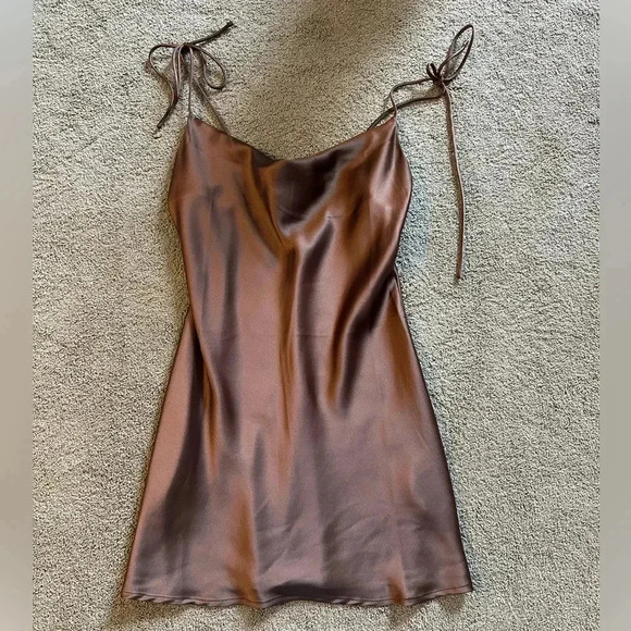 WHITE FOX MINI DRESS - Picture 4 of 8